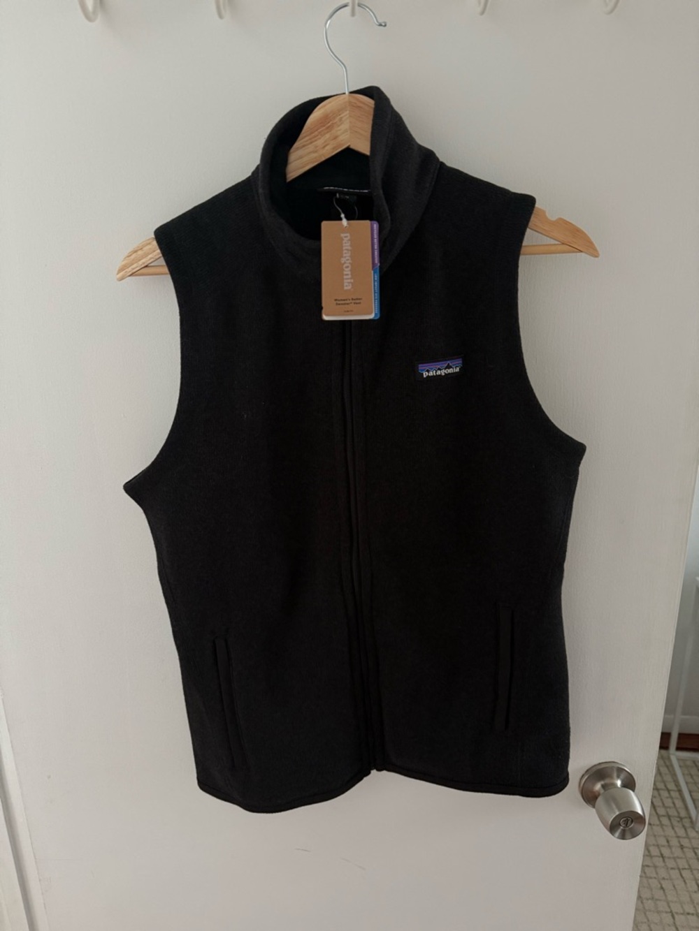 NWT Women’s Patagonia Black Zip-Up Fleece Vest Size M